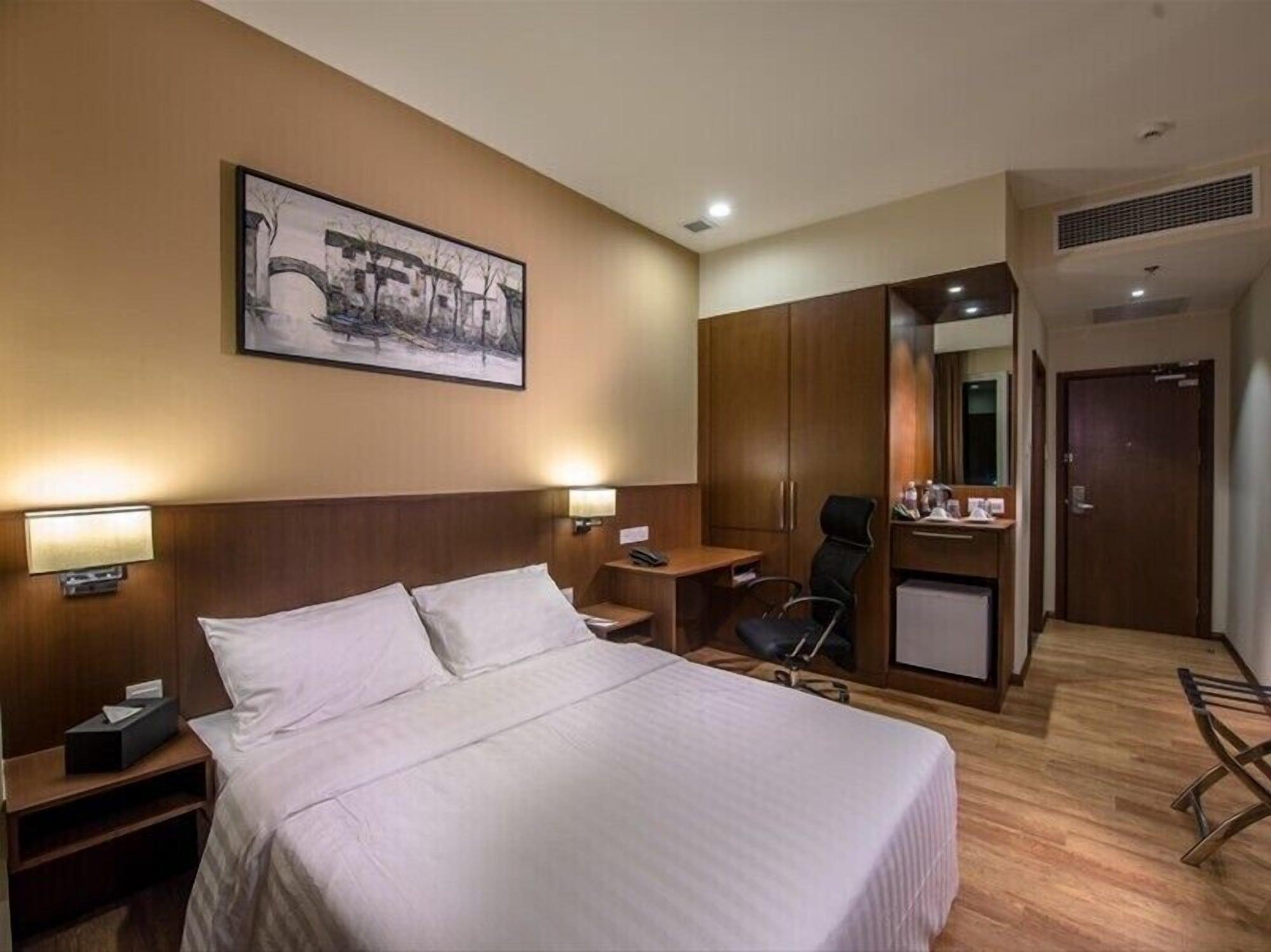 Keoja Hotel Kuala Belait Exterior photo